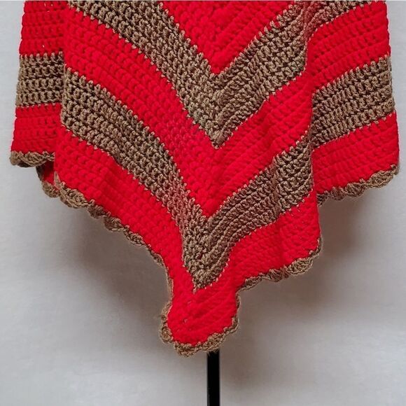 VINTAGE 1980s Handmade Red Brown Striped Scalloped Edge V-neck Poncho Cape - Picture 9 of 9